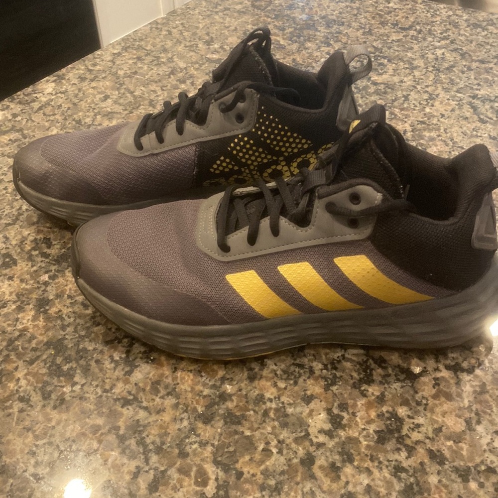 Mens ADIDAS 6.5 in perfect condition!